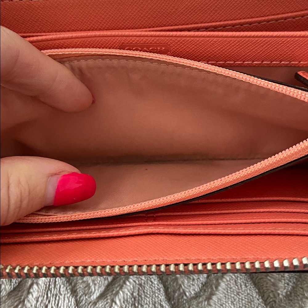 Coach Peyton Multistripe Zip Wallet. - Picture 4 of 10